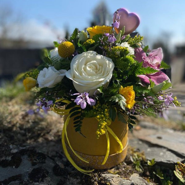 seasonal hat box bouquet